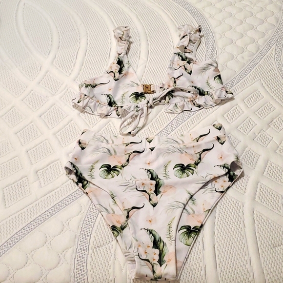 Floral 2pc bikini set, from PRIV Collections - Picture 1 of 5